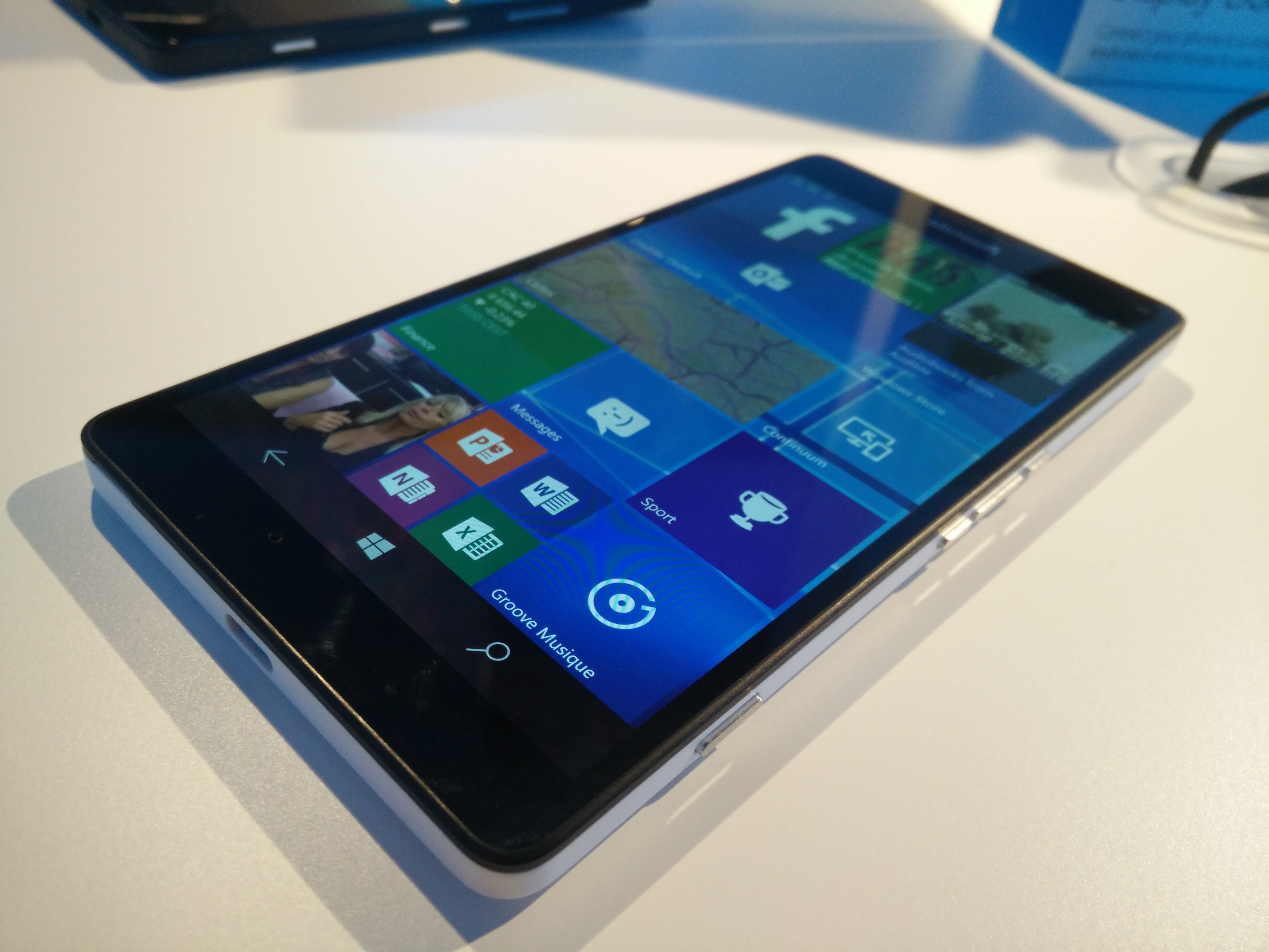 Lumia-950-XL-0.jpg